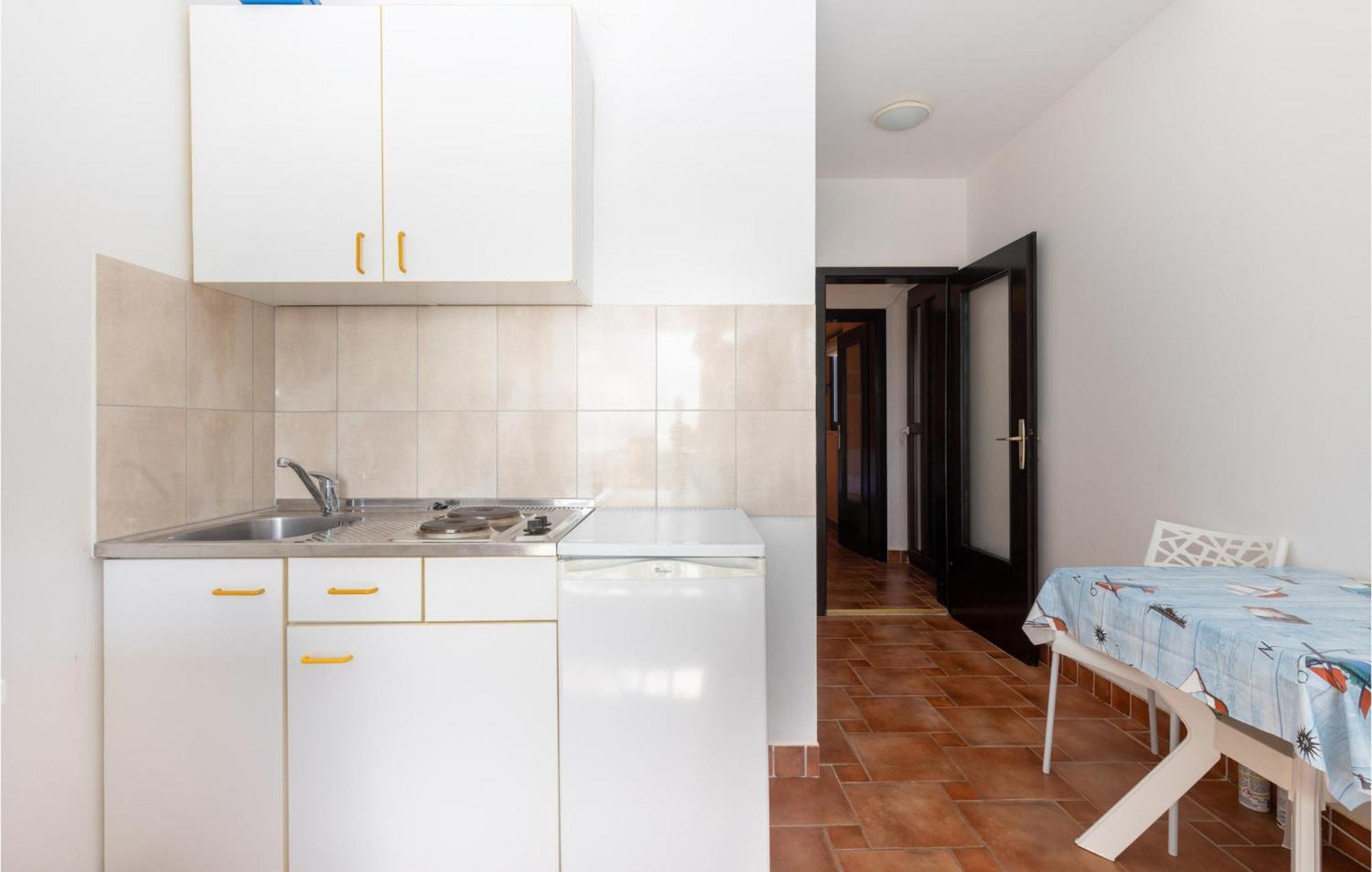 Nice Apartment In Jadranovo With Kitchen Exteriör bild